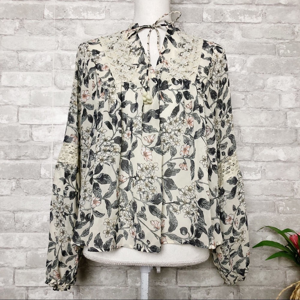 BISHOP + YOUNG Ivory Floral Boho Blouse with Lace Embroidered Detail Small